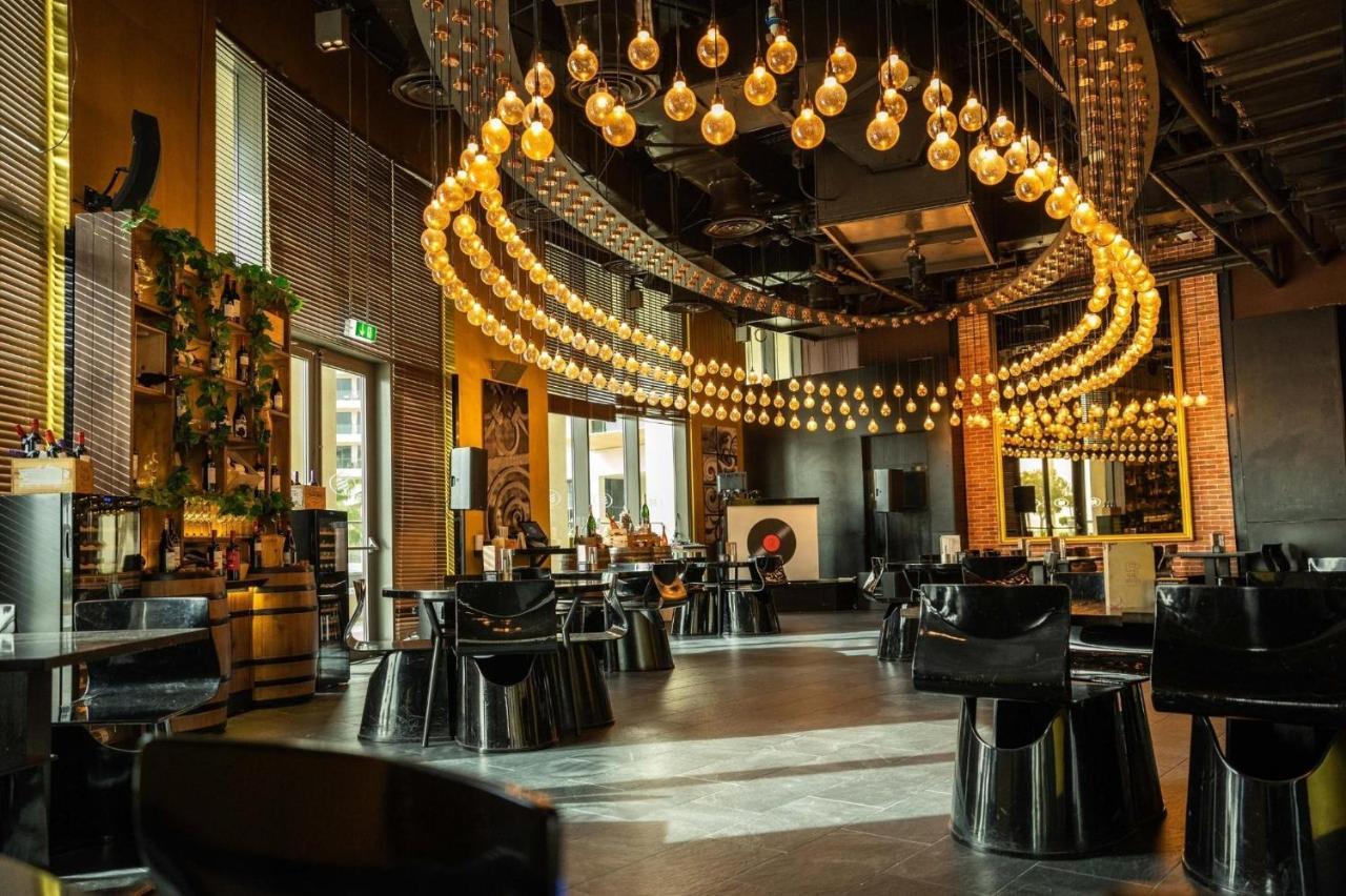 Crowne Plaza Yas Island By Ihg Hotel Abu Dhabi Bagian luar foto